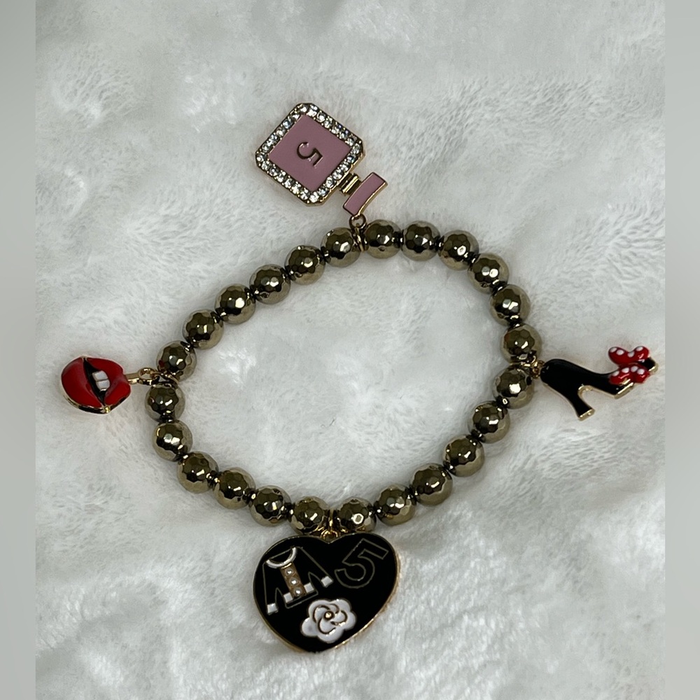 🆕 Gold Tone Charm Bracelet